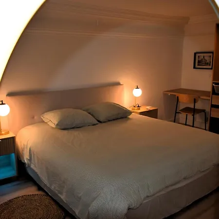 Pixel Art - Boulevard Des Pyrenees - Unique Apartman *