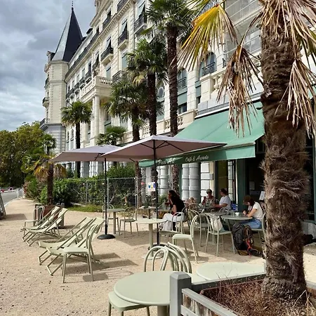 Pixel Art - Boulevard Des Pyrenees - Unique