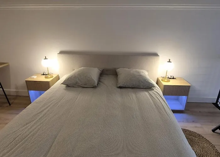 Pixel Art - Boulevard Des Pyrenees - Unique Apartman