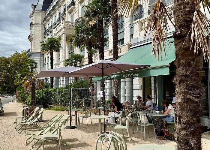 Pixel Art - Boulevard Des Pyrenees - Unique